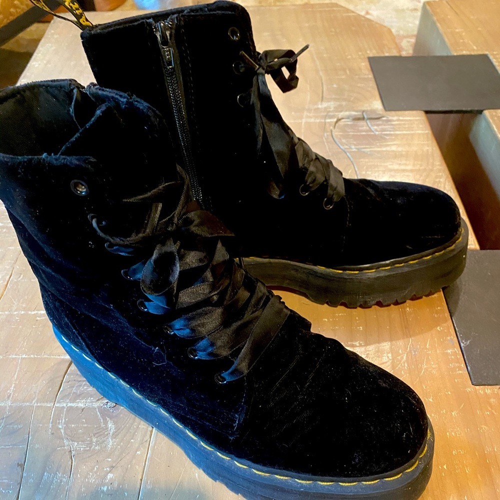 Jadon Platform velvet docs